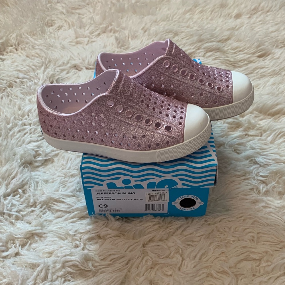 Jefferson Bling in Milk Pink Bling/ Shell White size C9